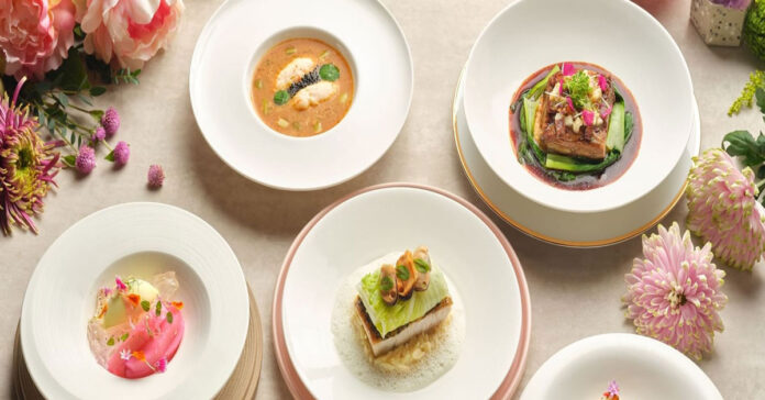 1 Dines Free at La Brasserie, The Fullerton Bay Hotel - UOB Deal